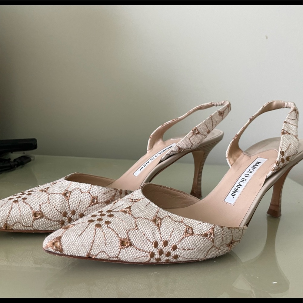Manolo Blahnik Slingback pumps